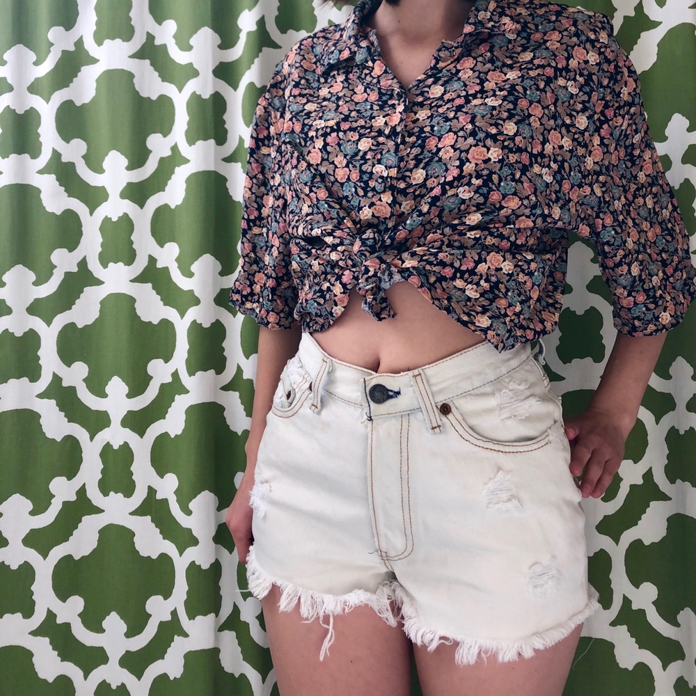 RARE 24 inch high waisted vintage Levi’s shorts